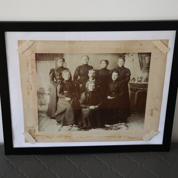 Professionally Framed Victorian Photograph from the 1880s. - Picture 4 of 4